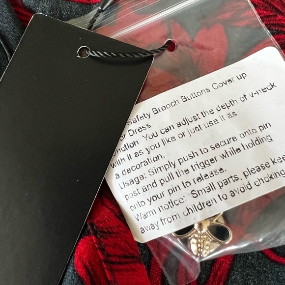 Red and black faux wrap dress with pendant, size L, new with tags - Picture 12 of 12